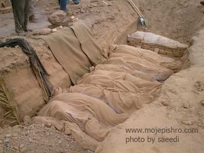 تدفین در زلزله بم / عکس از مهندس علیرضا سعیدی